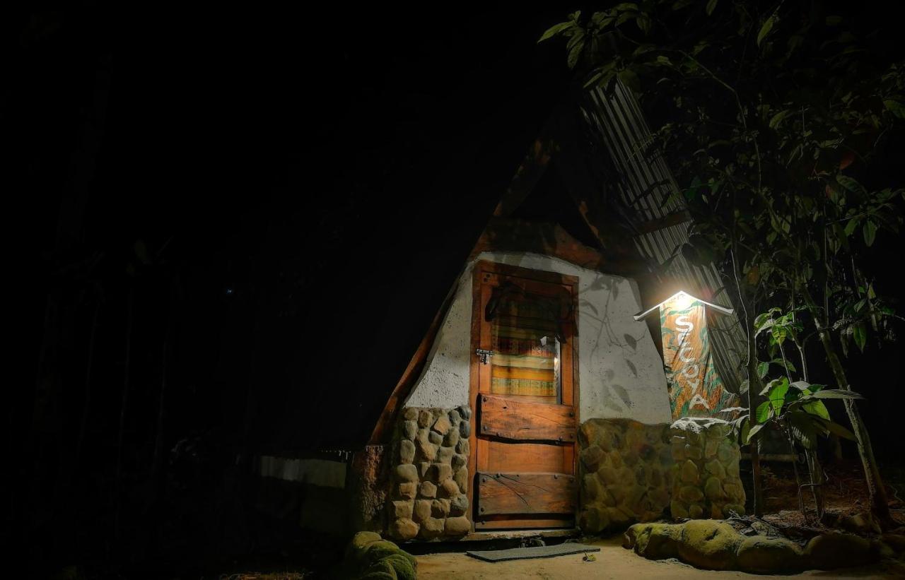 Jungle Roots Hotel Tena Buitenkant foto